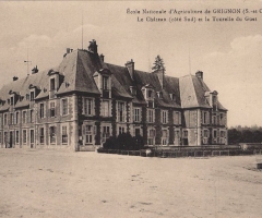 Grignon - Le château et la tourelle du guet. Carte postale collection Maryse Le Gal