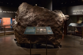 Les 34 tonnes de 'Ahnighito' en place à l'American Natural History de New York - Photo AMNH