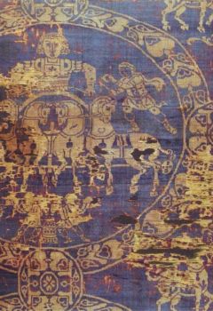 Linceul de Charlemagne (selon la tradition) - fils d'or sur soie pourpre - IXᵉ s. - Musée de Cluny - Paris 1