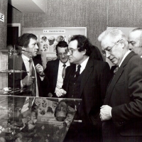1982 Exposition au foyer des PTT à  Montparnasse - de gauche à droite Michel Ridet, Pdt du club national,  Jacques Géraud (club Idf), François Aron (Cabinet du ministre des PTT) et François Bernardini (Club Idf)