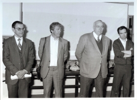Au centre G, Michel Ridet, 1er Président du Club Géologique National, Directeur Budget et Comptabilité de La Poste- A sa droite François Bernardini co-fondateur du Club Géologique des PTT en 1976 avec Michel Ridet.