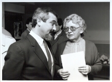 Jean-Marie Saint Pee, Receveur du bureau de Poste de Guyancourt, passionné de préhistoire. et Claudine Bernardini