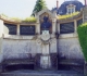Monument à la mémoire d'Auguste Bella dans le parc du chateau