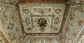 Le plafond du nymphée du séminaire st Sulpice orné de rocailles, d’innombrables coquilles et de pierres (début XVIIe) - Issy les Moulineaux (91)