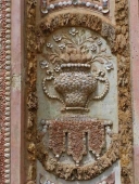 Bouquets en coquilles, mosaïques de coquillages et de galets - Le chateau de la Mogère - Montpellier (Hérault) - site noblesseetroyautes.com