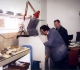 De G à D : Gilbert Soulié et Albert Bry ont assuré la création de l'atelier Bonvin en 1987 : récupération de matériel auprès du CNET et aménagement du local