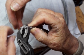 Serrage du flexible du percuteur pour réparation