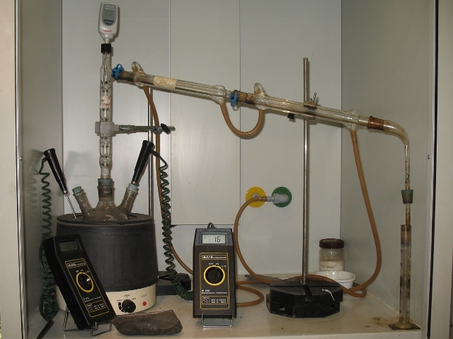 Laboratoire de pyrogénation du Museum d'Autun