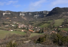 08-09 Après-midi, fouilles dans les argilites du toarcien supérieur: vue sur le village.