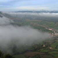 09-25 Le midi, aire de Brunas, au-dessus de Creissels, avec vue sur le viaduc et sur Millau