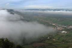 09-25 Le midi, aire de Brunas, au-dessus de Creissels, avec vue sur le viaduc et sur Millau