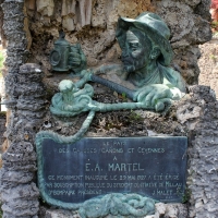 11-08  Monument à Louis Armand, le Rozier