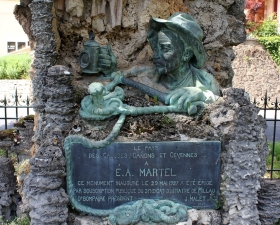 11-08  Monument à Louis Armand, le Rozier