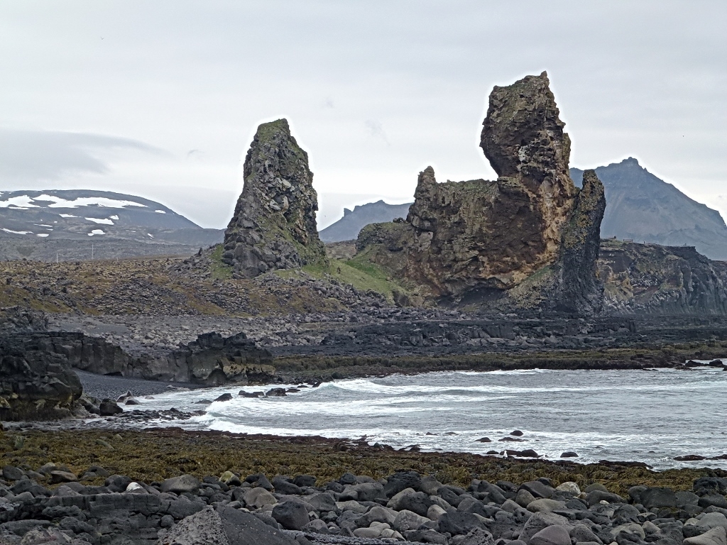 24- Hellissandur, peu de baigneurs sauf quelques phoques, mais aussi des orgues basaltiques