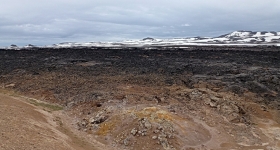 19- A Leirhnjûkur, immenses champs de laves, parfois très récentes, qu'il faut traverser à pied pour atteindre les chutes de Dettifoss