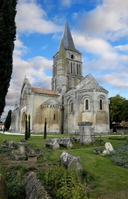Aulnay et son cimetière mérovingien