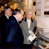 Claudine Decimo, Madame la maire du Kremlin Bicêtre, Yves Coppens et Georges Vancraynest lors de l'inauguration de l'exposition le 8/10/1991.