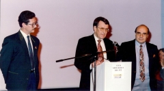 Jacques Géraud Pdt du club prononce le discours d'inauguration de l'exposition, entouré de Pierre-Yves le Maguet et Georges Vancraynest co-organisateurs de l'exposition