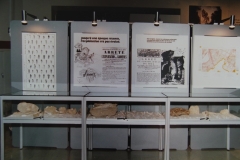 Vitrines et panneaux
