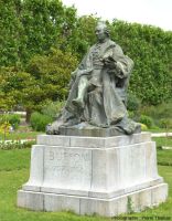 Statue de Buffon dans le jardin des plantes - Paris