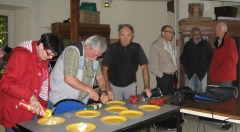 La préparation de l'apéritif - Photo ML