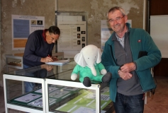 ...C'est une (grosse) peluche pour Augustin qui viendra au monde le lendemain - Photo JMP