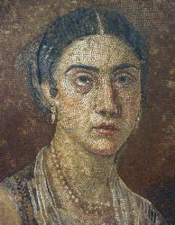 Mosaïque romaine d'une femme découverte à Pompéi - antérieure à 79 après J.-C
