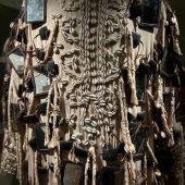 Vêtement talismanique - textile, cuir, cauris, crin de cheval (Actuel) - Provenance Dakar Sénégal - collection Musée de l'Homme Paris
