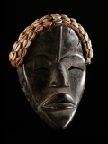 Masque de féticheur Dan à la coiffe ceinte de cauris - Guinée 196