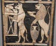 Détail de la grande lyre à décor de mosaïque de coquilles marines provenant d'une tombe royale à Ur - © Penn Museum de Philadelphie