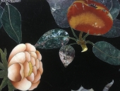 Détail de la table au collier de perles - Photo JD