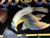 Détail de la table au collier de perles - Photo JD