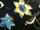Détail de la table au collier de perles - Photo JD