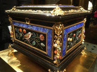 Coffret en marqueterie de pierres fines - Florence XVIIème siècle - Galerie Gismondi , photo JD