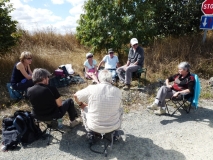 Le pic-nic du samedi midi au soleil. Photo Claude HY