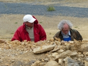 Jean Pierre et Jacques à l\'oeuvre dans le filon de bois fossile repéré par Jean Pierre