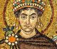 Empereur Justinien 1er couvert d'une tunique teinte en pourpre - Mosaïque Basilique San Vitale à Ravenne (Italie)