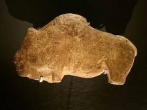 Bison sculpté - Grotte d'Isturitz -Pyrénées-Atlantiques - Epoque magdalénienne (12 000 à 14 000 ans) - MAN-St-Germain