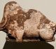 Fragment de propulseur en bois de renne orné d’une figure de mammouth en ronde bosse provenant de la grotte de Canecaude à Villardonnel (Aude) - Epoque magdalénienne (12 000 à 14 000 ans)