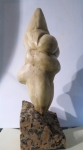 Statuette féminine dite "Vénus de Savignano" taillée dans un bloc de stéatite, découverte en 1925 près du village de Savignano sul Panaro (province de Modène - Italie) - vers 15000 BP - H=23 cm