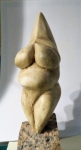 Statuette féminine dite "Vénus de Savignano" taillée dans un bloc de stéatite, découverte en 1925 près du village de Savignano sul Panaro (province de Modène - Italie) - vers 15000 BP - H=23 cm