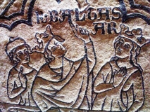 La suite du programme impose de traverser la ville; les bus sont englués dans les embouteillages; seuls certains arrivent queklques minutes avant la fermeture de la basilique St Rémi et ses superbes bas reliefs ornés de scènes bibliques: ici le roi Balthazar - photo Jacques Dillon