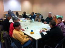 Après le repas, de gauche à droite: Nicole, Nadine, Daniel, Jean Michel, Françoise, Hélène, Christian, Colette, Suzette et Henri. Photo Jacques