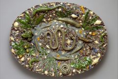 Plat en céramique émaillée au plomb dans le goût de Bernard Palissy, attribué à l’atelier du « Maître au griffon » et conservé au MET