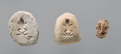 2 moules de grenouille et tirage - Plâtre et terre cuite ©RMN château d'Ecouen - Mathieu Rabeau