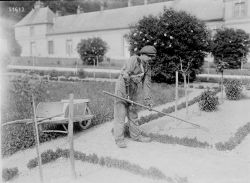 Centre de réadaptation aux travaux agricoles : le jardinage. Source Gallica