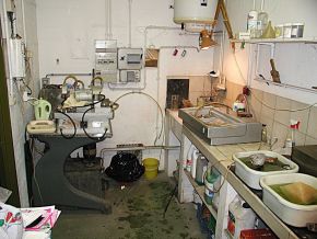 L\'atelier dans le sous-sol de Bonvin en 2002