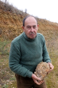 Belle ammonite non complètement dégagée. Photo Aude Bouillé