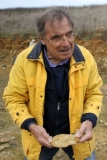 M. Claude Hy heureux de sa découverte. Photo Aude Bouillé